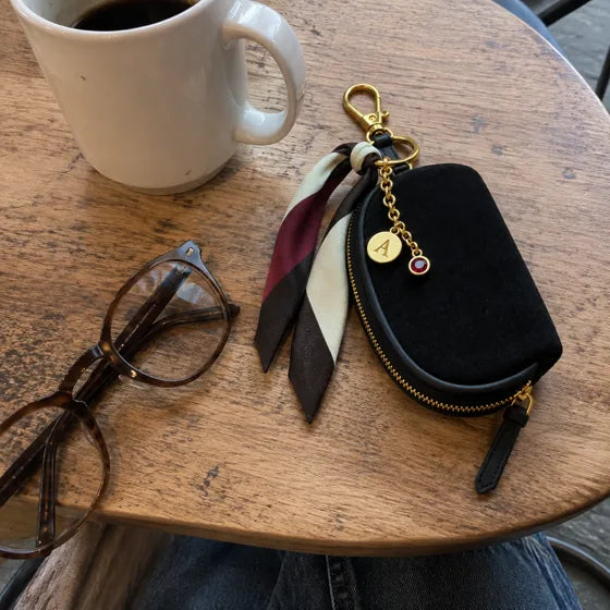 Lifestyle imagery: Styled Black Mini on a café table