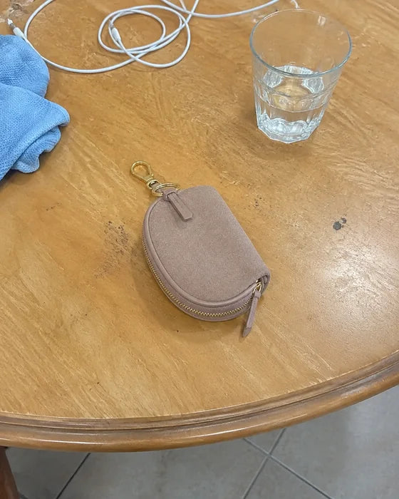 Lifestyle imagery: Sand Mini in an everyday setting