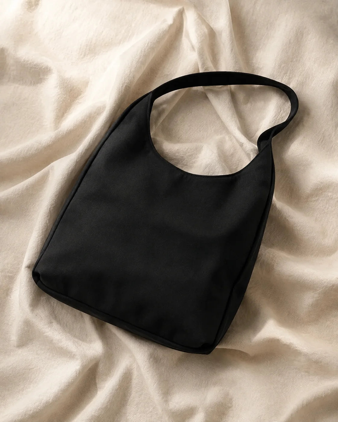 Onyx black Porter 24 on ivory linen